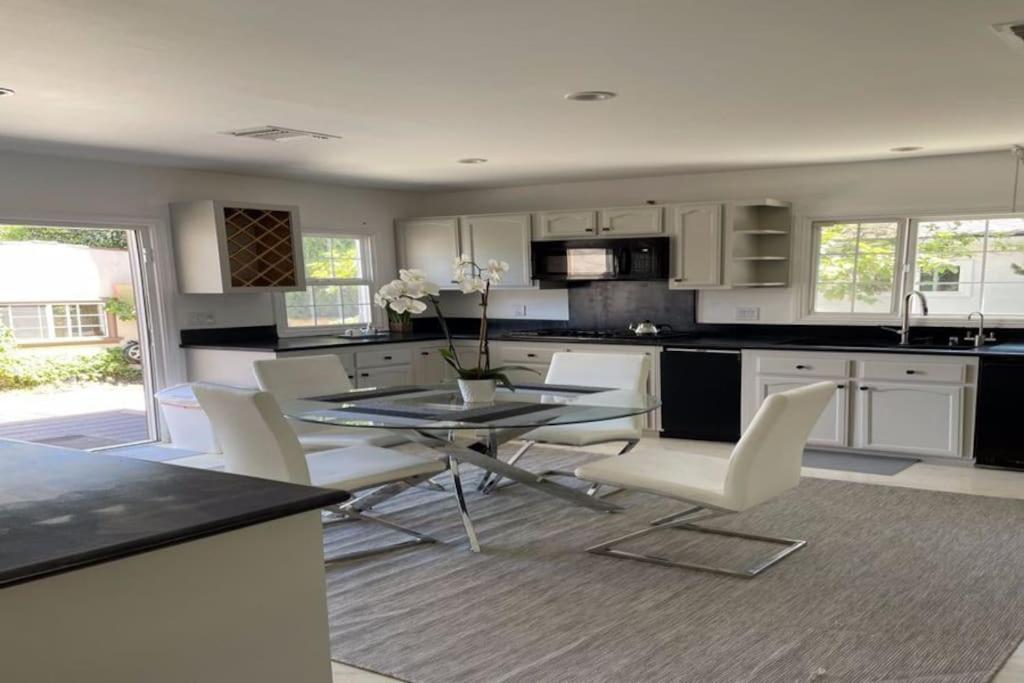 3 Bd In Heart Of Beverly Hills Appartamento